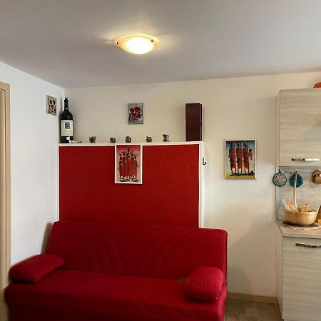 LA CASA DI PUCCI nel borgo affrescato di PARLASCO Cortenova Esterno foto