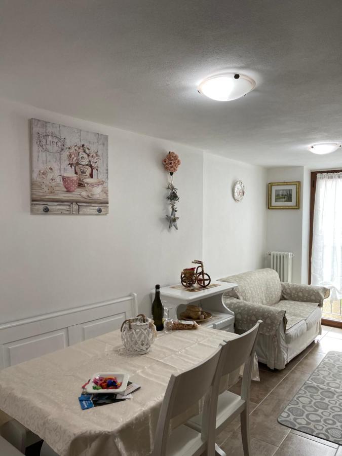 LA CASA DI PUCCI nel borgo affrescato di PARLASCO Cortenova Esterno foto