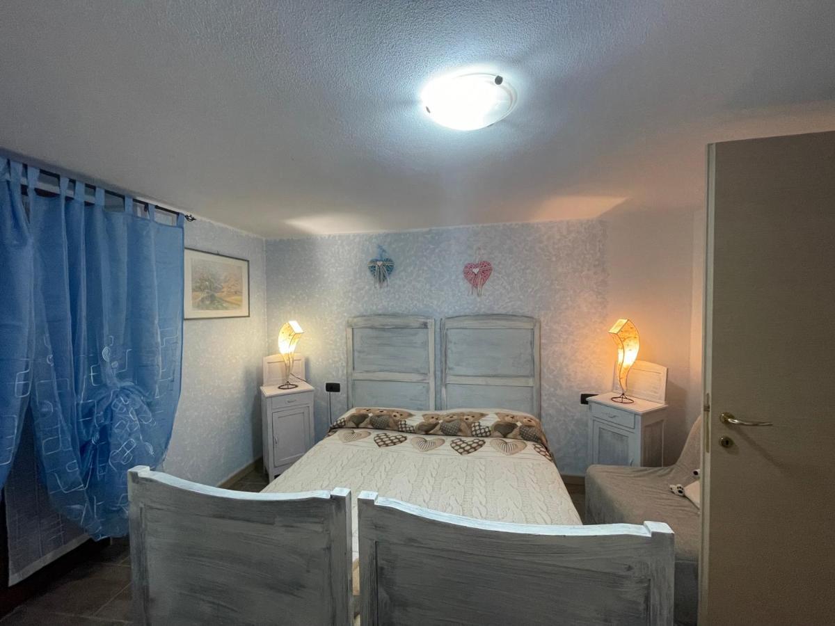 LA CASA DI PUCCI nel borgo affrescato di PARLASCO Cortenova Esterno foto