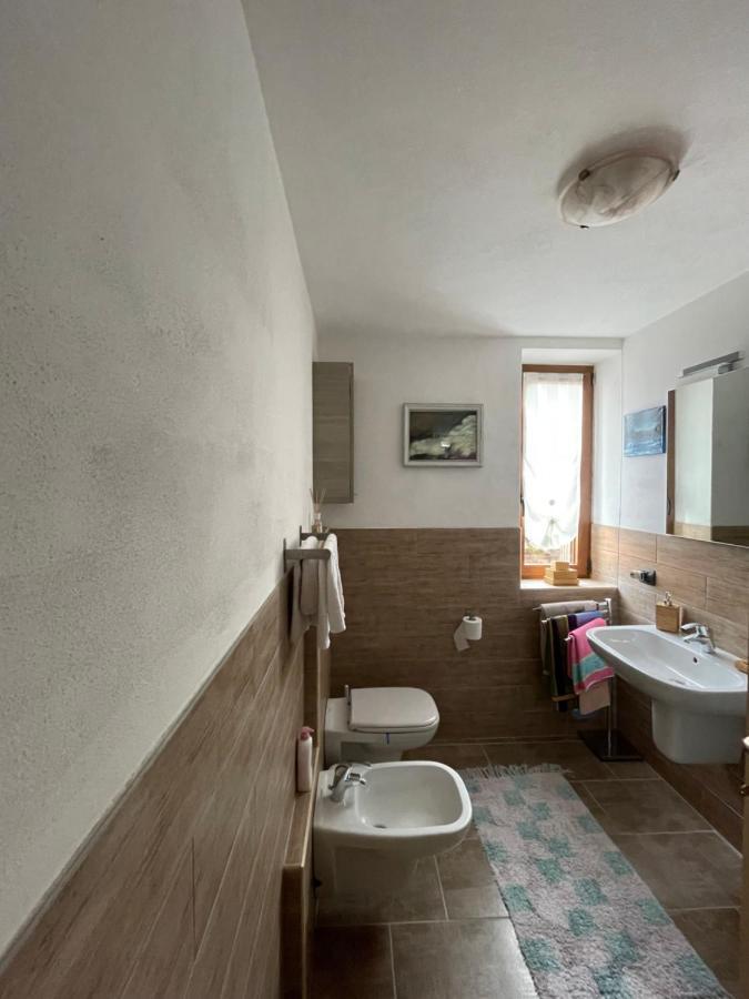 LA CASA DI PUCCI nel borgo affrescato di PARLASCO Cortenova Esterno foto