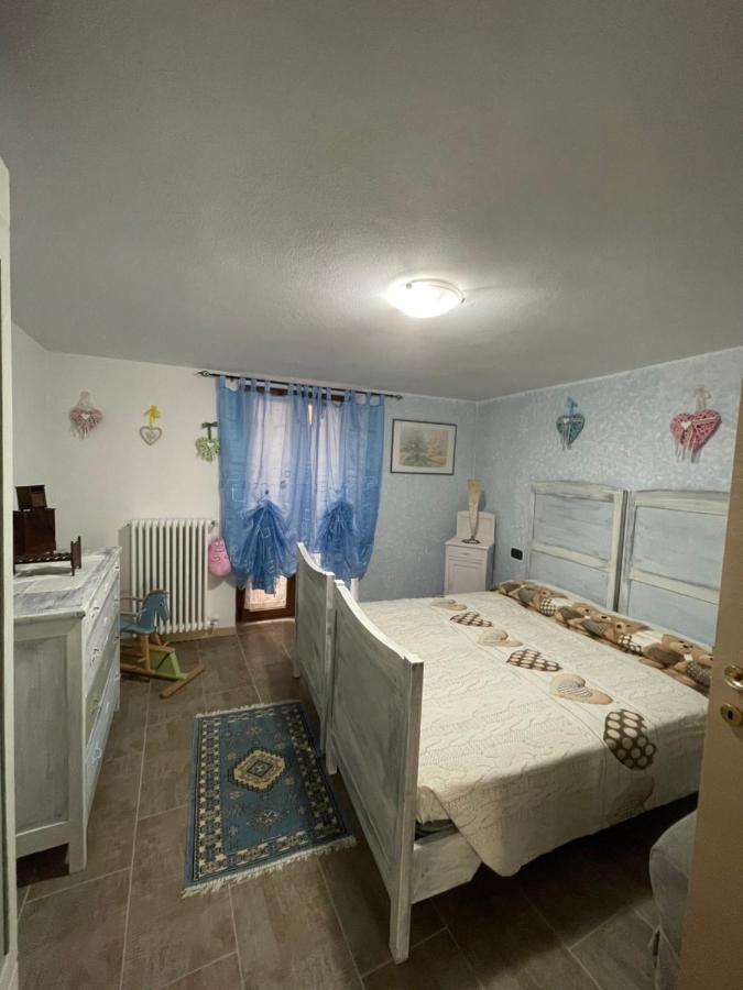 LA CASA DI PUCCI nel borgo affrescato di PARLASCO Cortenova Esterno foto