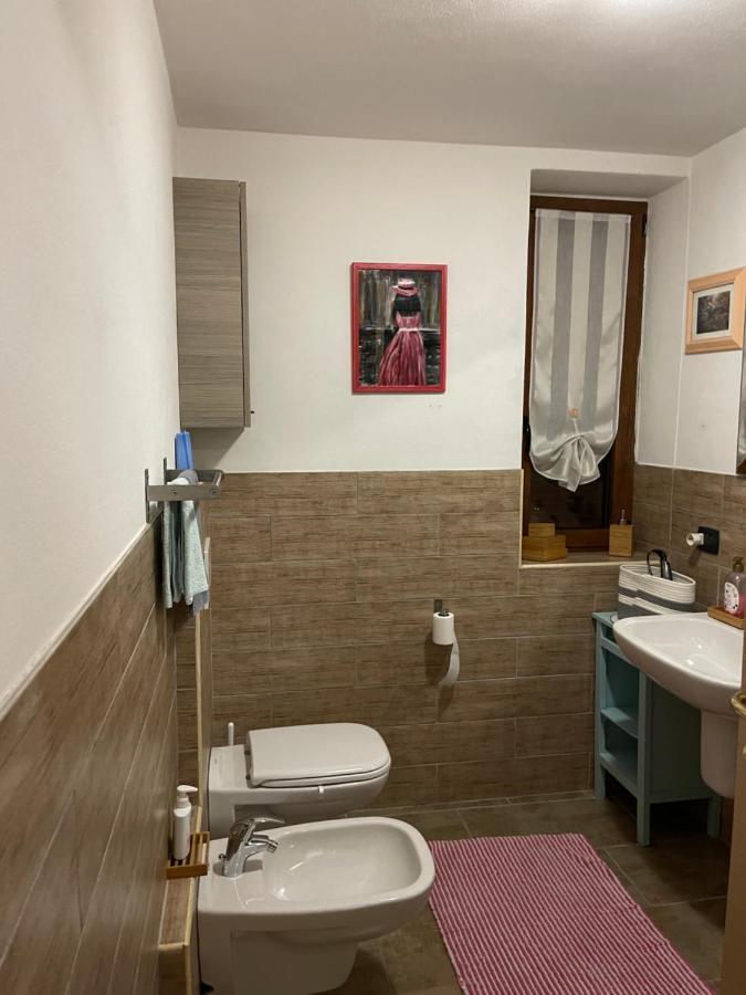 LA CASA DI PUCCI nel borgo affrescato di PARLASCO Cortenova Esterno foto