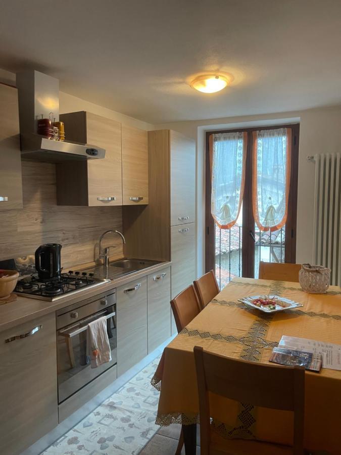 LA CASA DI PUCCI nel borgo affrescato di PARLASCO Cortenova Esterno foto