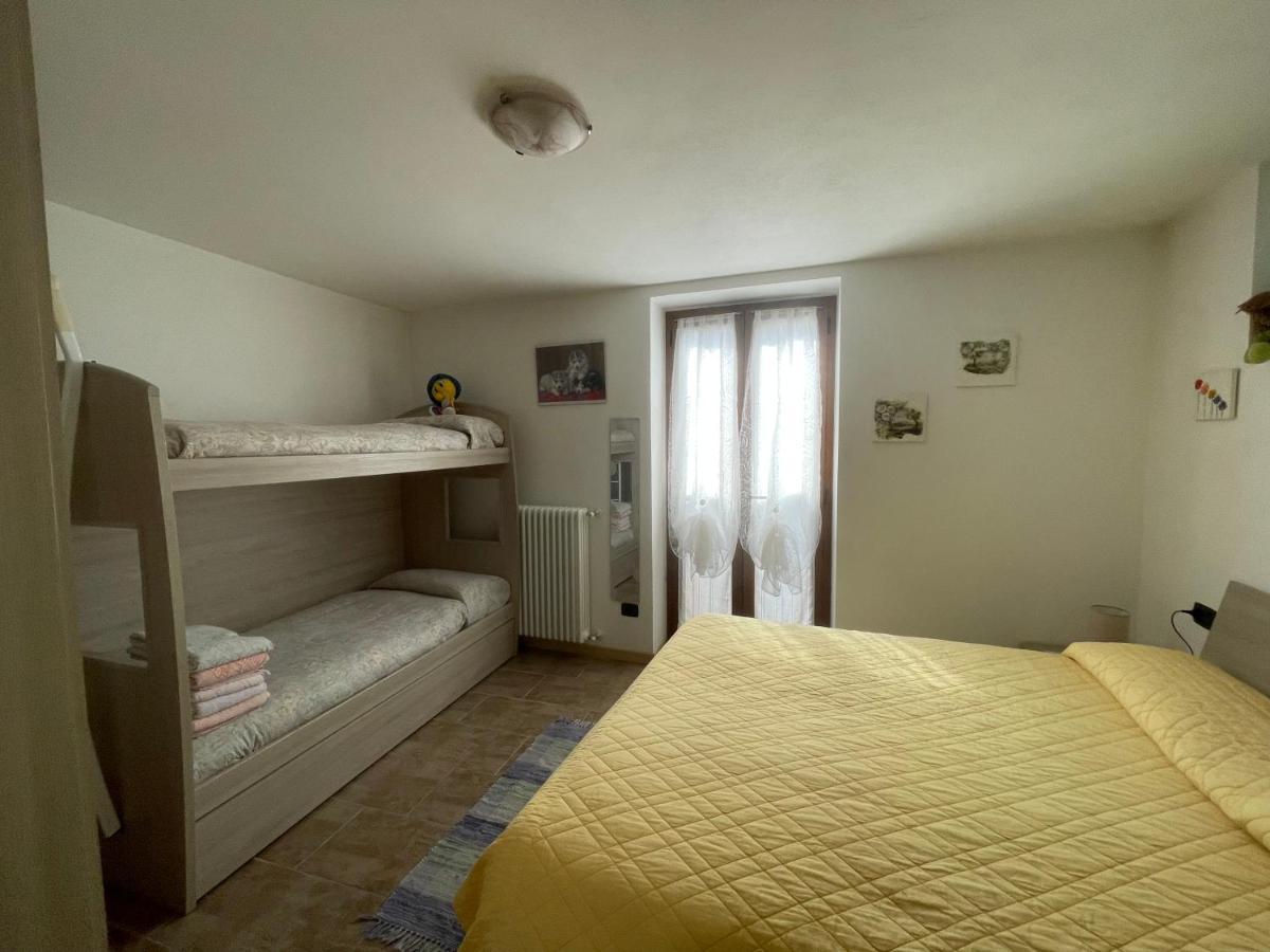 LA CASA DI PUCCI nel borgo affrescato di PARLASCO Cortenova Esterno foto